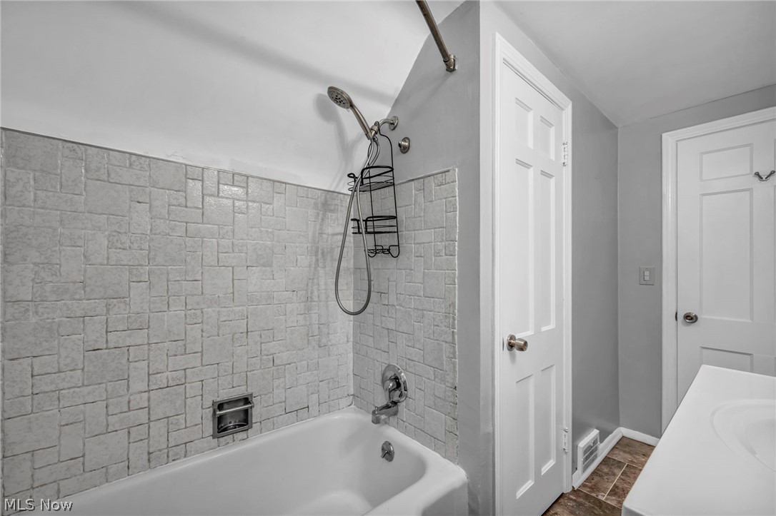 6524 E Pleasant Valley Road Independence OH 44131