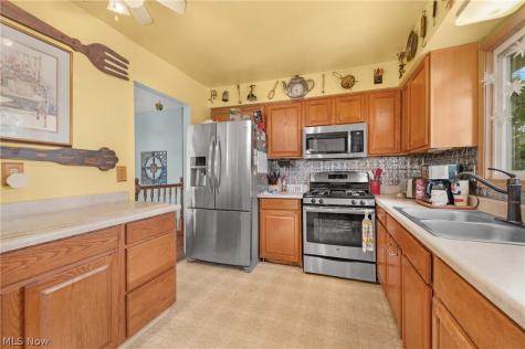 914 Stark Street Sheffield Lake OH 44054