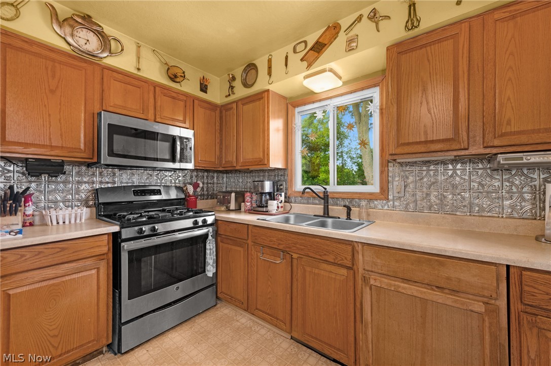 914 Stark Street Sheffield Lake OH 44054