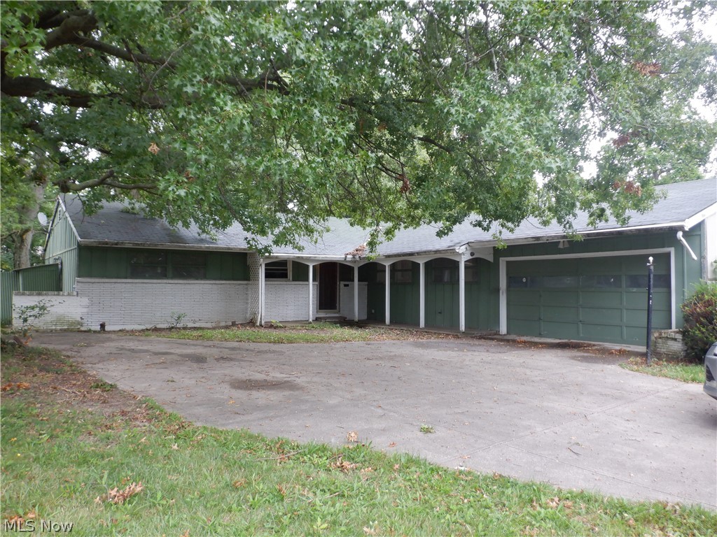 2091 Lee Boulevard East Cleveland OH 44112