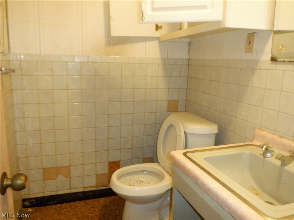 2091 Lee Boulevard East Cleveland OH 44112