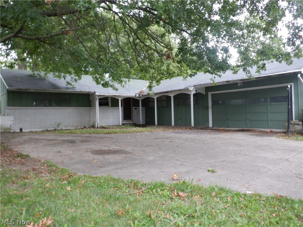 2091 Lee Boulevard East Cleveland OH 44112