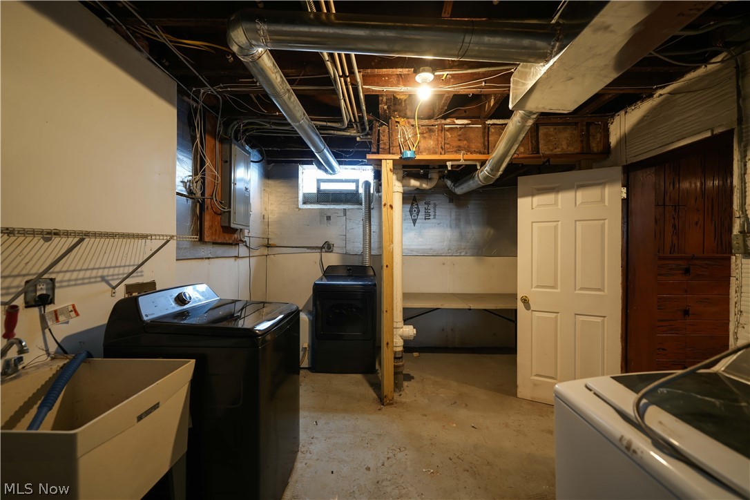 17303 Invermere Avenue Cleveland OH 44128