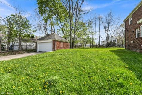 17303 Invermere Avenue Cleveland OH 44128