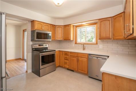 13351 Parkview Avenue NW Uniontown OH 44685