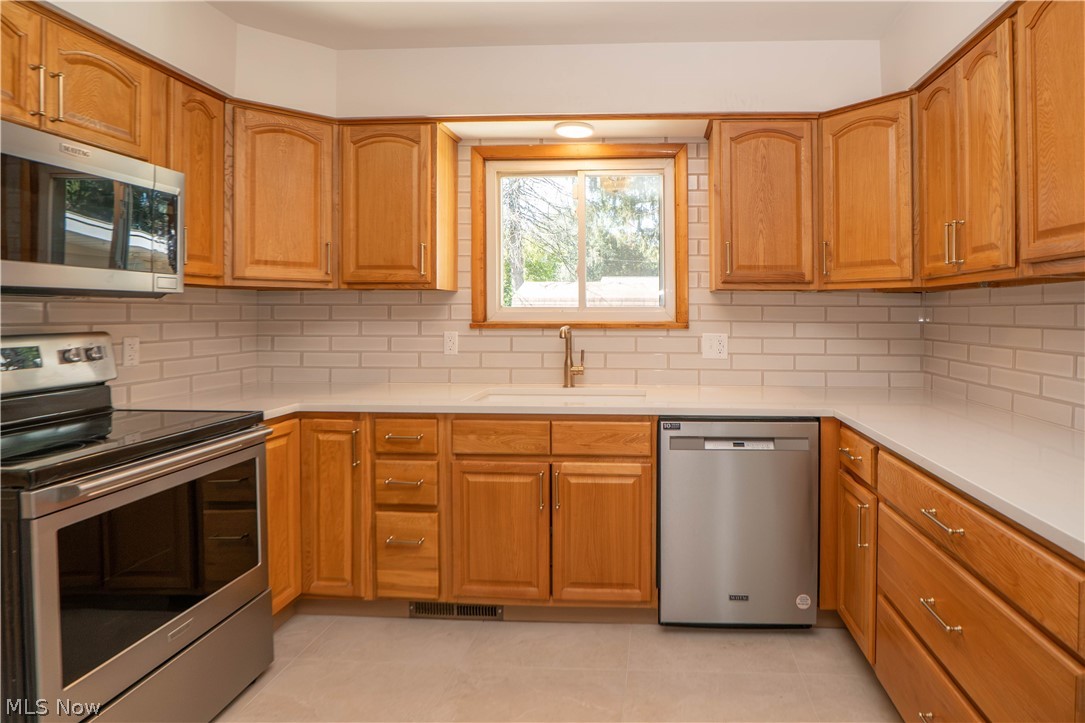 13351 Parkview Avenue NW Uniontown OH 44685