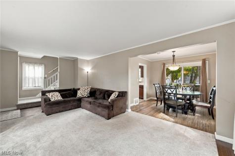 2723 Maplewood Street Cuyahoga Falls OH 44221
