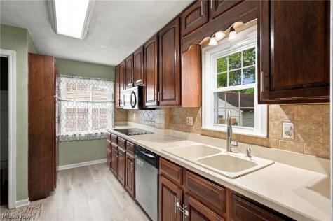 2723 Maplewood Street Cuyahoga Falls OH 44221