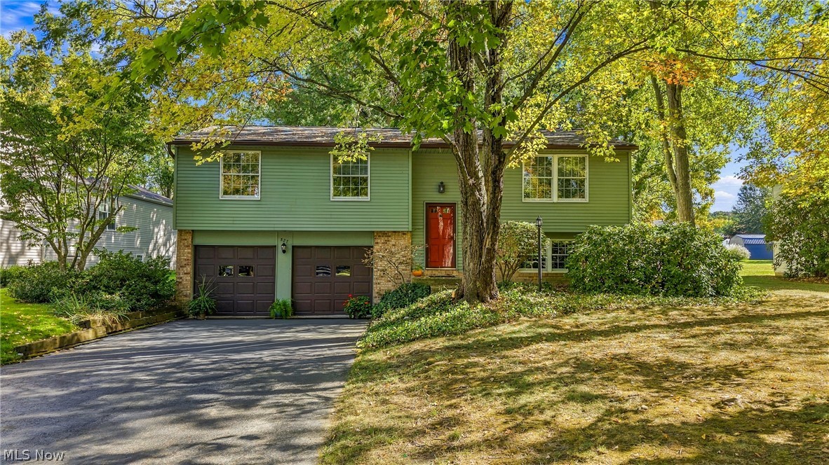 527 Laurelwood Drive SE Howland OH 44484
