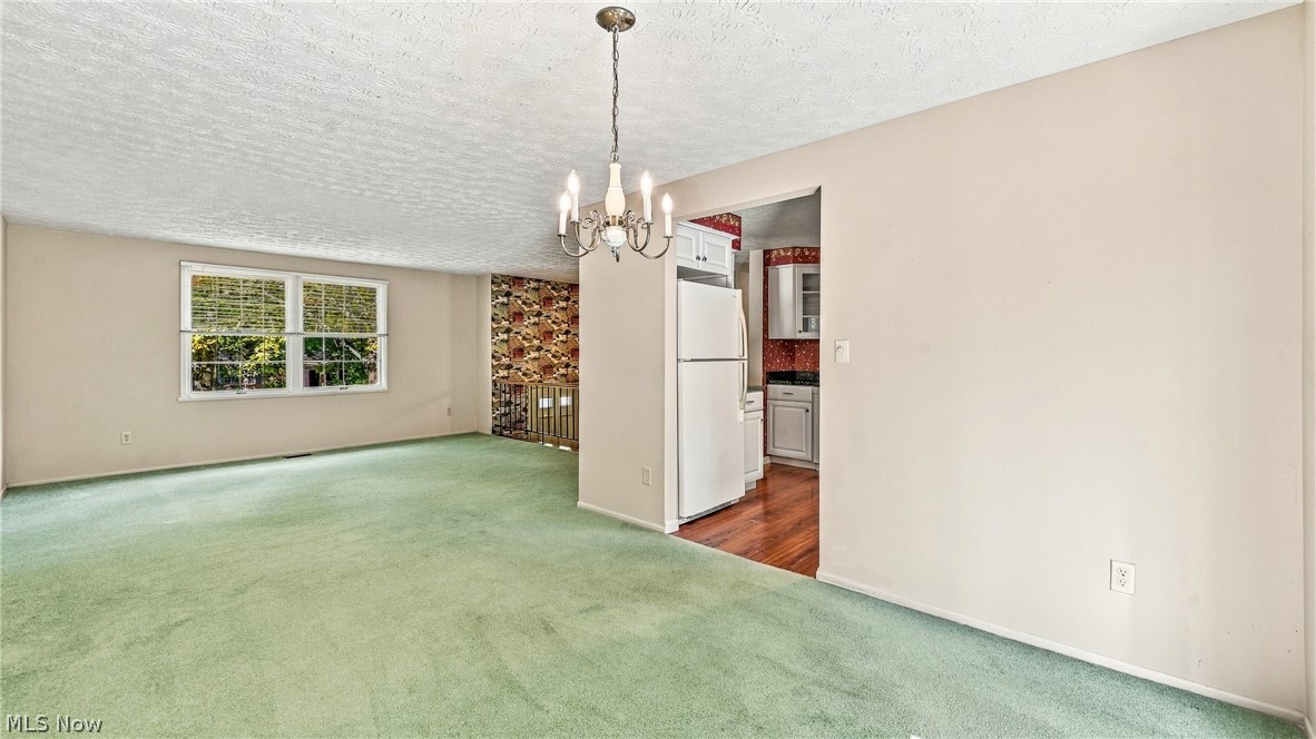 527 Laurelwood Drive SE Howland OH 44484