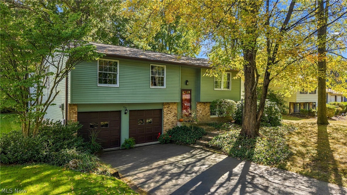 527 Laurelwood Drive SE Howland OH 44484