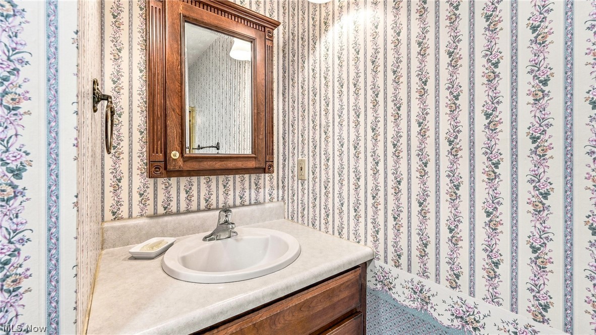 527 Laurelwood Drive SE Howland OH 44484