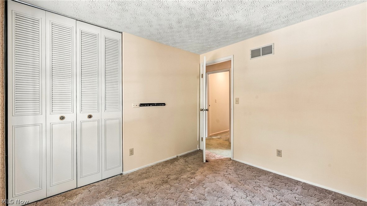 527 Laurelwood Drive SE Howland OH 44484