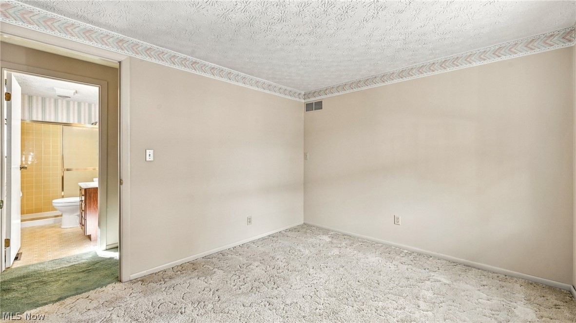 527 Laurelwood Drive SE Howland OH 44484