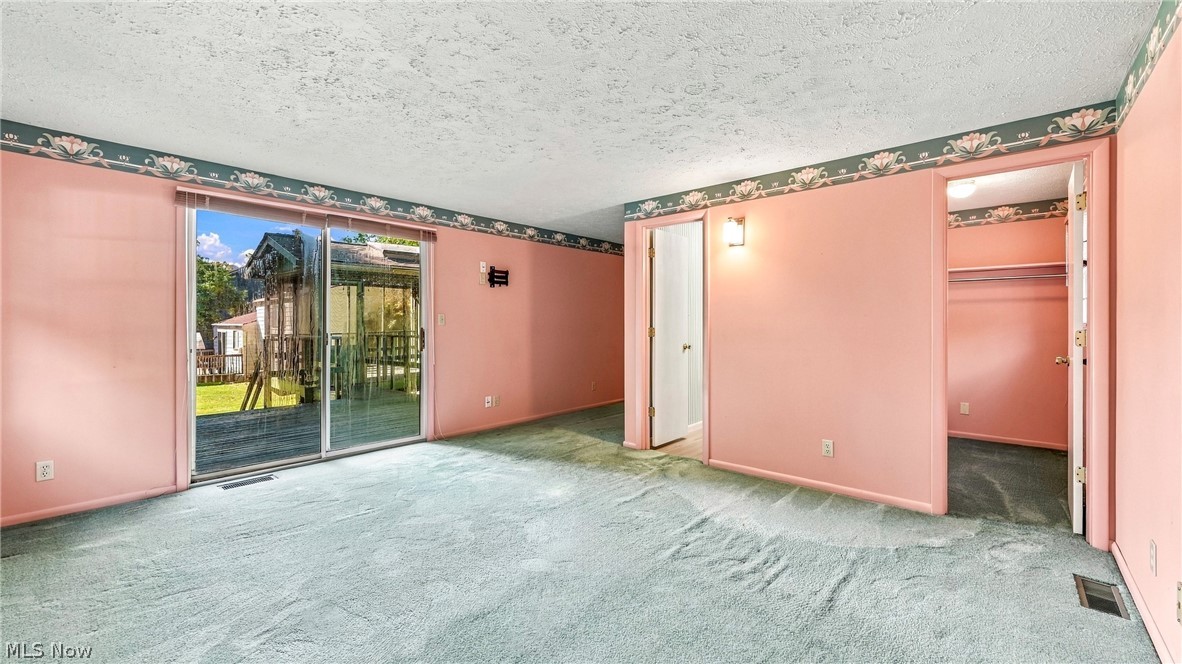 527 Laurelwood Drive SE Howland OH 44484