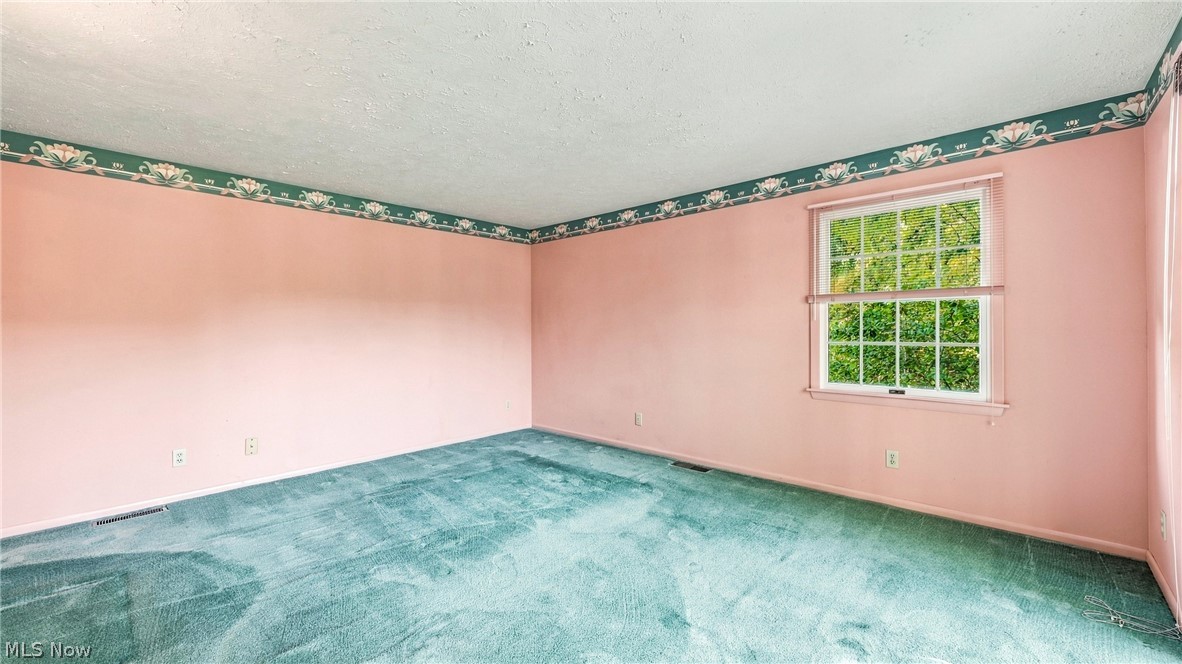 527 Laurelwood Drive SE Howland OH 44484