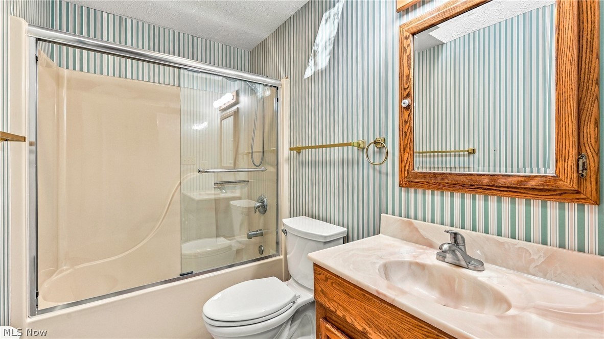 527 Laurelwood Drive SE Howland OH 44484