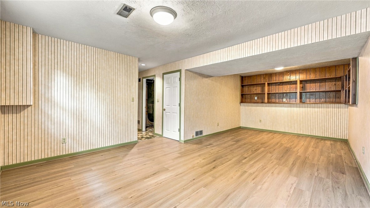 527 Laurelwood Drive SE Howland OH 44484