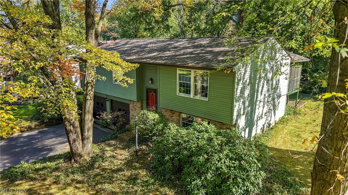 527 Laurelwood Drive SE Howland OH 44484