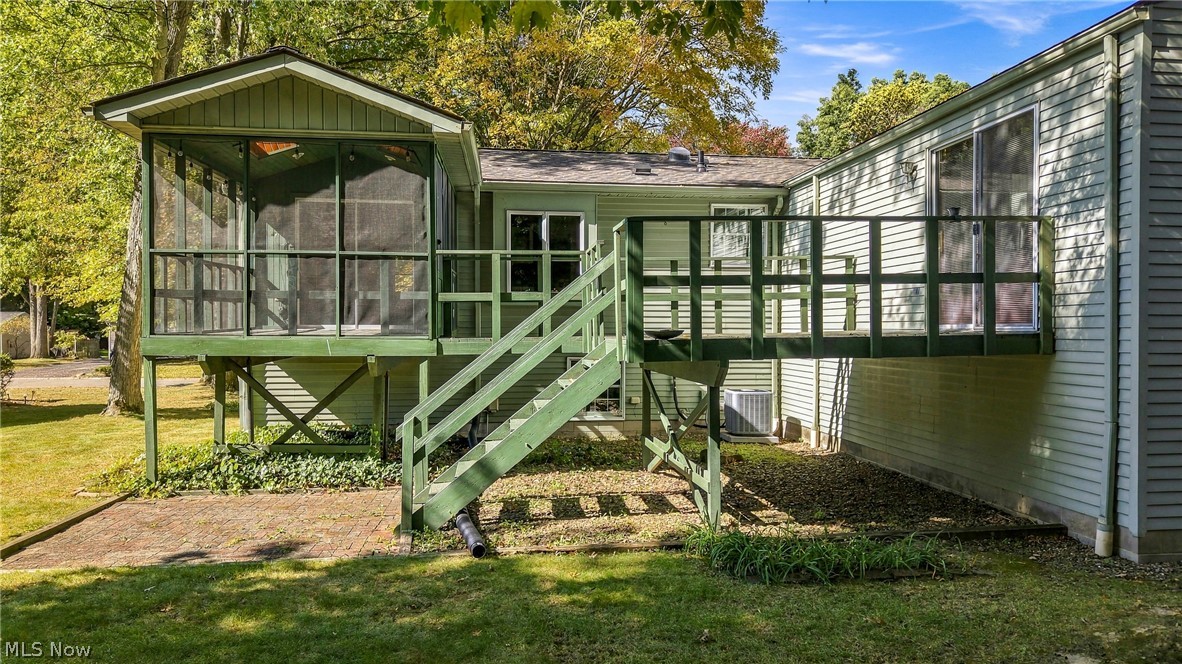527 Laurelwood Drive SE Howland OH 44484