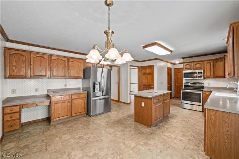 6037 Sandy Ridge Circle NW North Canton OH 44720