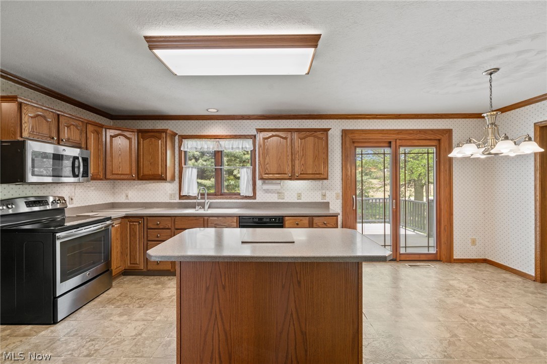 6037 Sandy Ridge Circle NW North Canton OH 44720