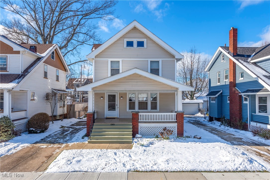 1262 Gladys Lakewood OH 44107