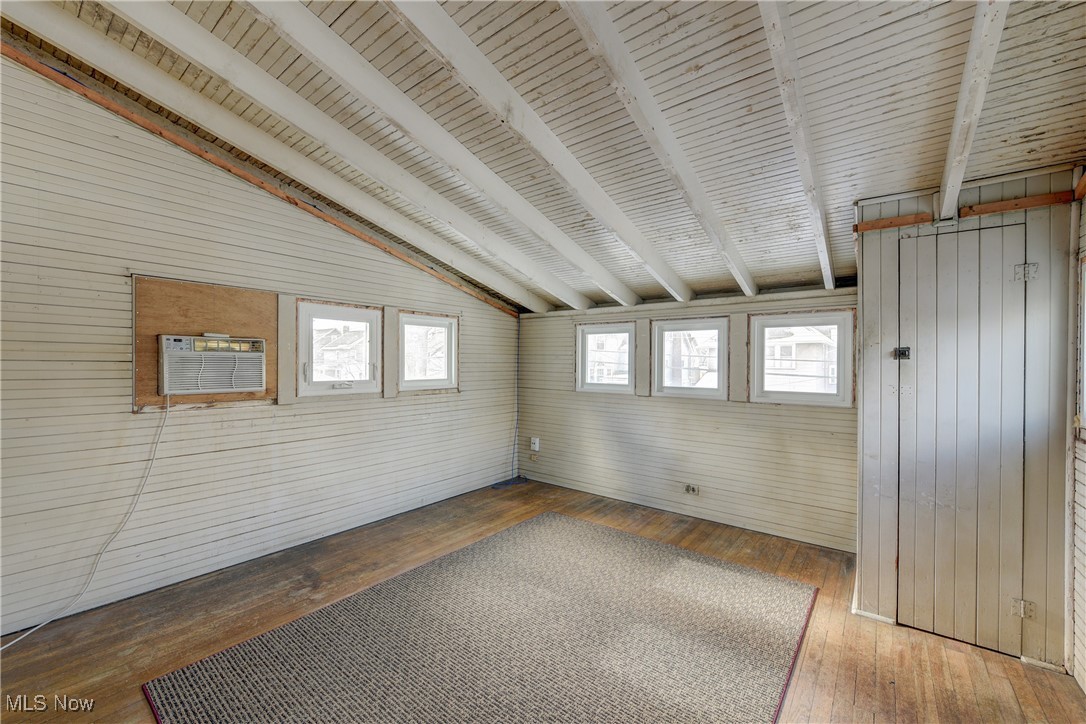 1262 Gladys Lakewood OH 44107