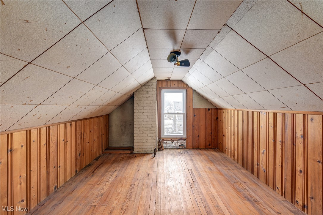 1262 Gladys Lakewood OH 44107