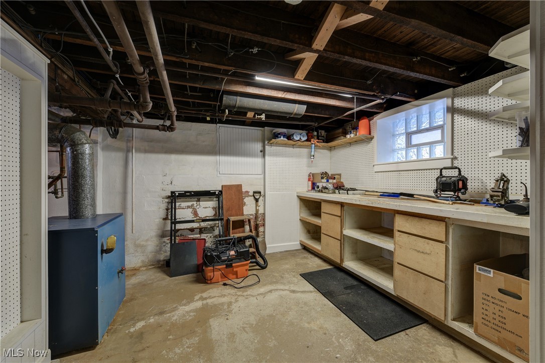 1262 Gladys Lakewood OH 44107