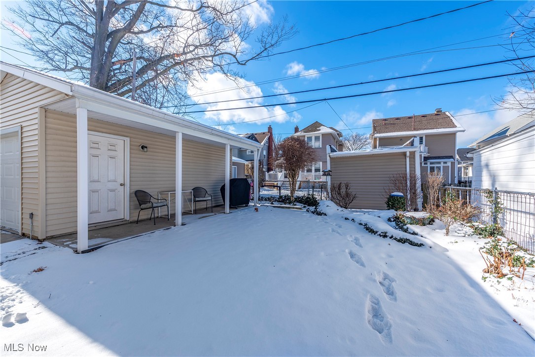 1262 Gladys Lakewood OH 44107