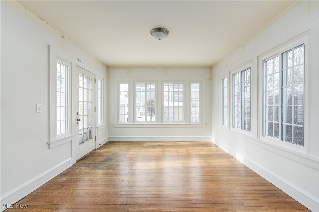 1262 Gladys Lakewood OH 44107