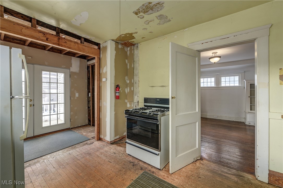 1262 Gladys Lakewood OH 44107