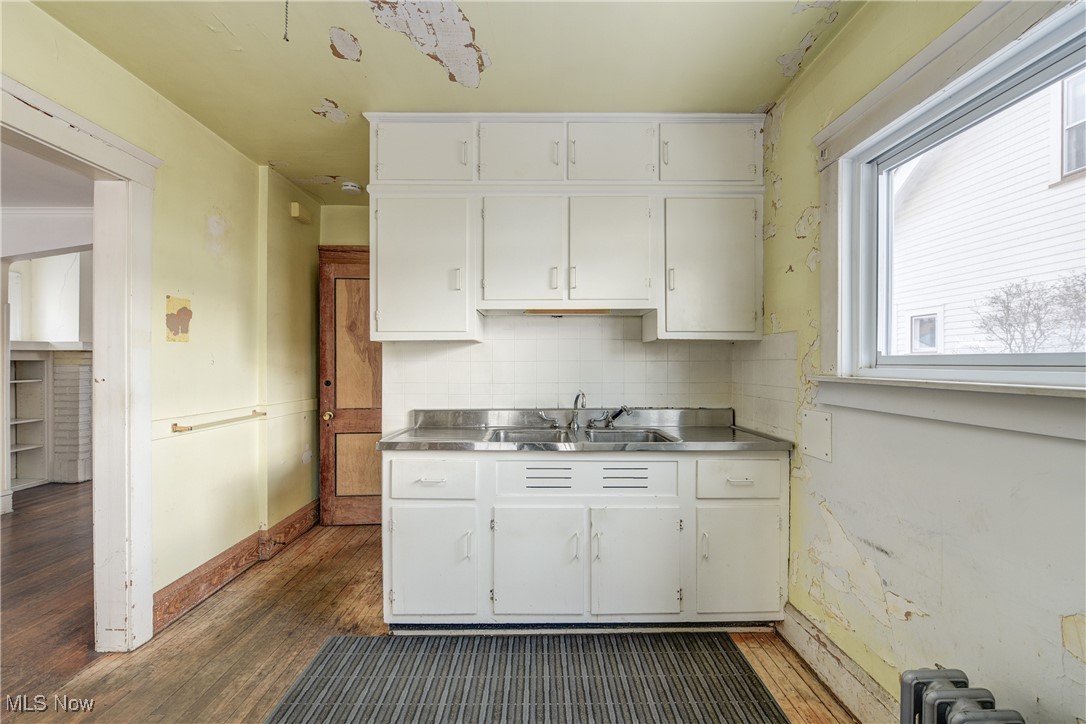 1262 Gladys Lakewood OH 44107