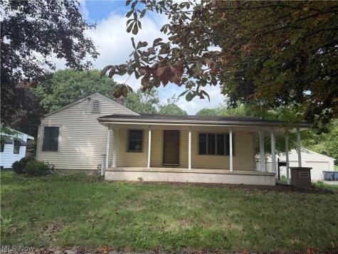 888 Danmead Avenue Akron OH 44305