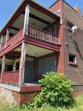 945 E 150th Street Cleveland OH 44110