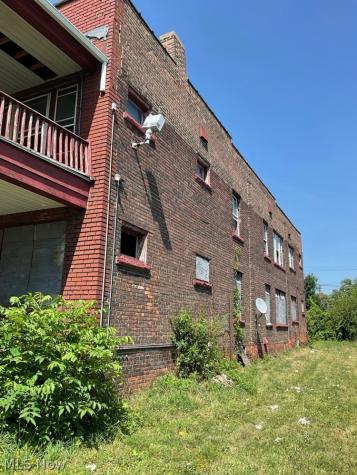 945 E 150th Street Cleveland OH 44110