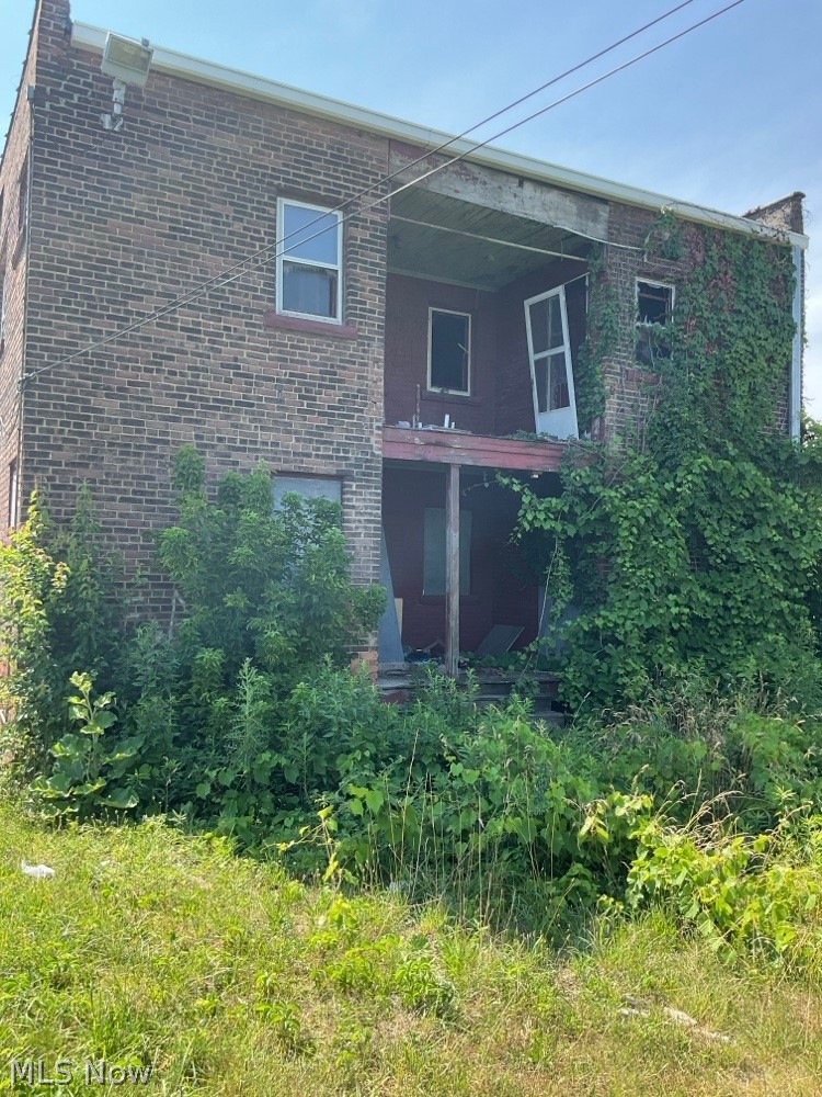 945 E 150th Street Cleveland OH 44110