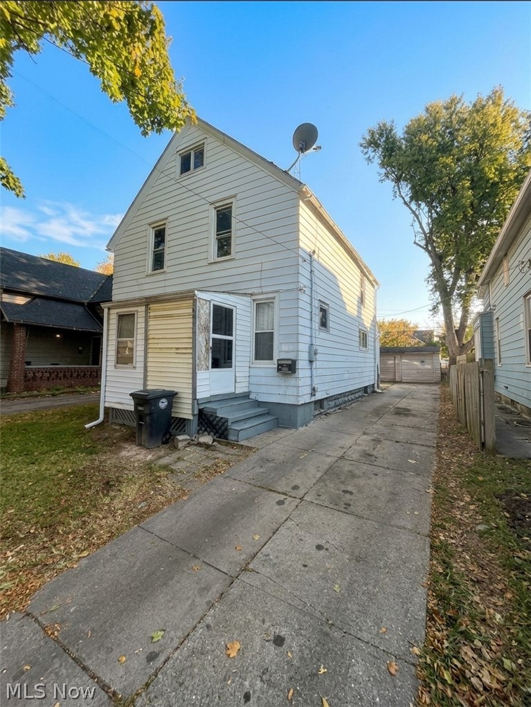 2011 Willowdale Avenue Cleveland OH 44109