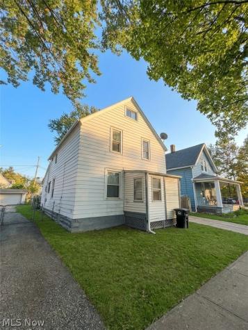 2011 Willowdale Avenue Cleveland OH 44109