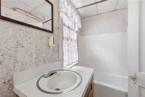 471 Lamson Avenue Bedford OH 44146
