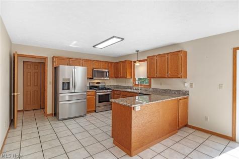 591 Breiton Circle Barberton OH 44203