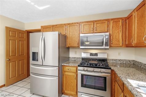 591 Breiton Circle Barberton OH 44203