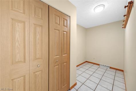 591 Breiton Circle Barberton OH 44203