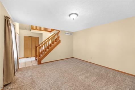 591 Breiton Circle Barberton OH 44203