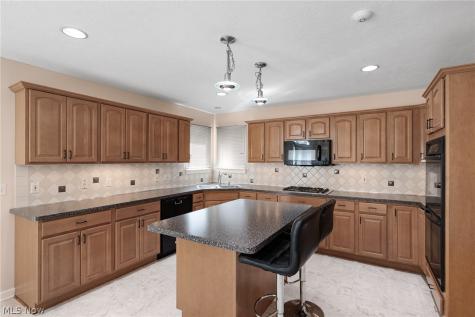 477 Cranleigh Court Richmond Heights OH 44143