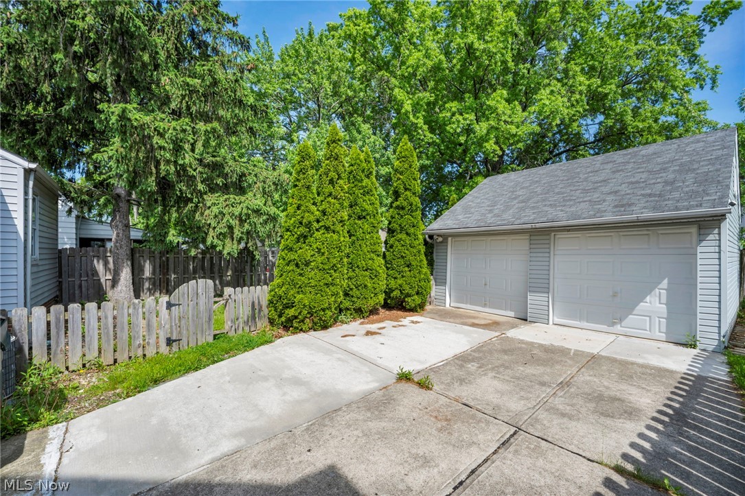 25671 Farringdon Avenue Euclid OH 44132