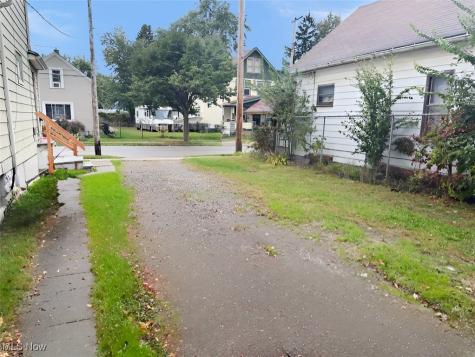 4309 E 73 Street Cleveland OH 44105