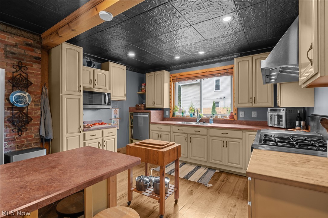 3216 Chatham Avenue Cleveland OH 44113