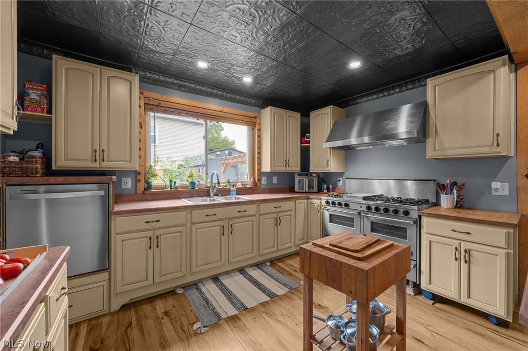 3216 Chatham Avenue Cleveland OH 44113